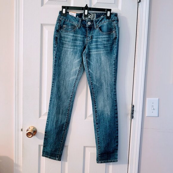 BUNDLE of BNWT Sz 5 Jeans by So & EUC Floral Mini-Skirt Sz Sm by Charlotte Russe - Picture 4 of 13